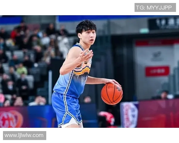 齐麟：从篮球新星到职业生涯的辉煌蜕变之路